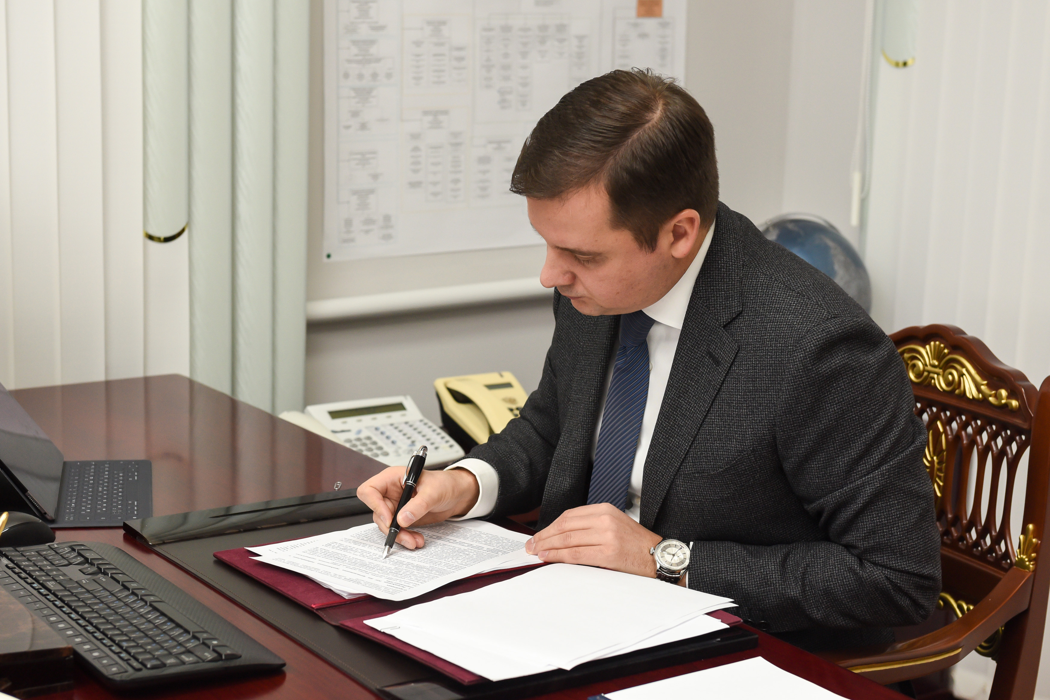 ​Александр Цыбульский подписал пакет социально ориентированных законов